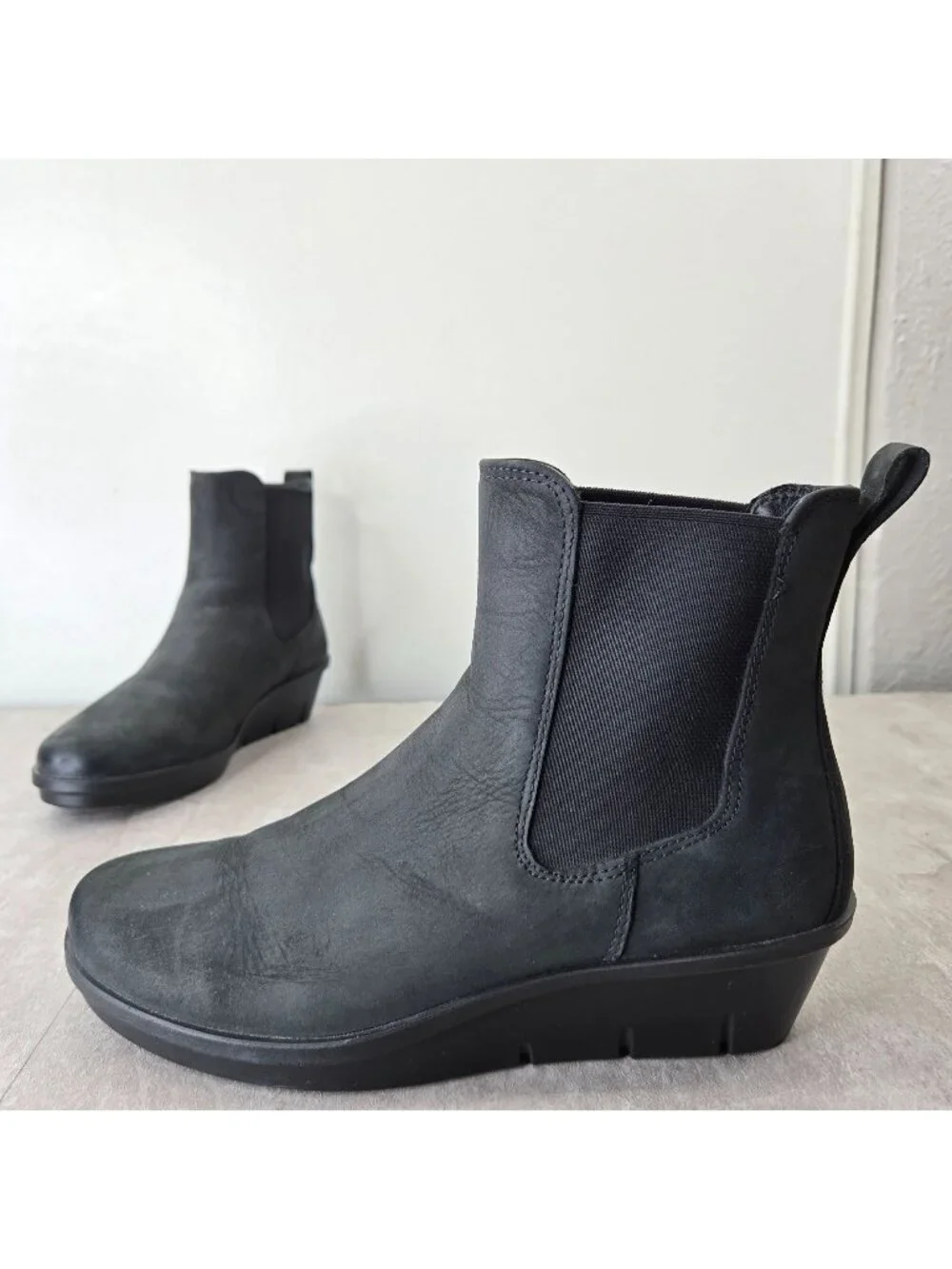 ECCO Chelsea Boots 5-5.5 Black Nubuck Leather Comfort Pull On Low Wedge Booties‎